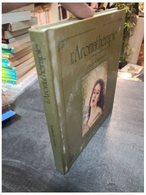 L'aromathérapie : l'art d'utiliser les huiles essentielles par Charla Devereux - Guide complet pour la santé.