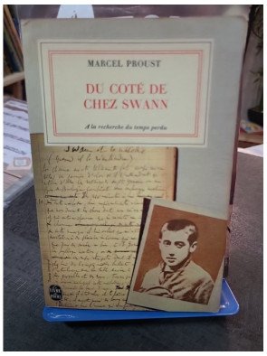 Du côté de chez Swann, le roman emblématique de Marcel Proust, explore l'enfance et l'amour dans La Recherche.