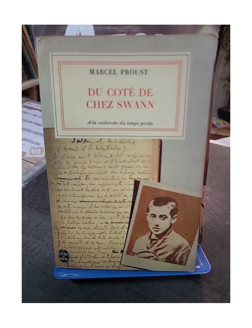 Du côté de chez Swann, le roman emblématique de Marcel Proust, explore l'enfance et l'amour dans La Recherche.