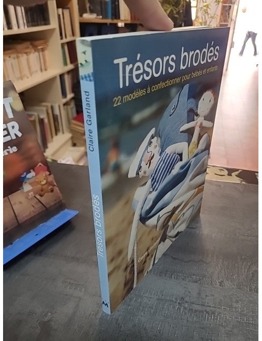 Trésors brodés - 22 Modèles à confectionner pour bébés et enfants par Claire Garland