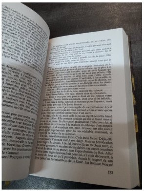 Aux Marches Du Palais – Rosalind Laker
