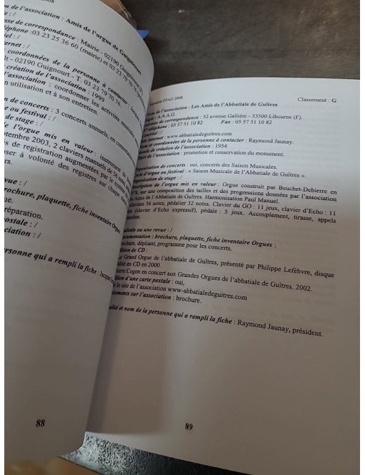 Annuaire Officiel de la Fédération Française de Football 1974-1975 : le guide historique du football français