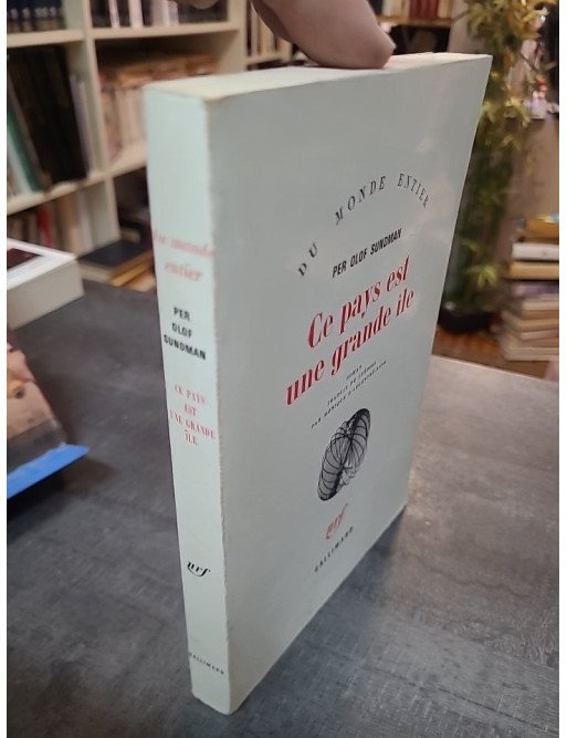 Ce pays est une grande île par P.O. Sundman : la saga islandaise de Ravnkel transposée en un roman scandinave (1980)