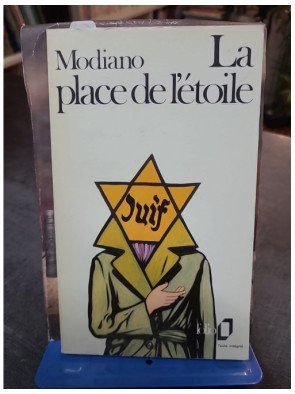 La Place de l'étoile par Patrick Modiano | Premier roman récompensé | Collection Blanche Gallimard