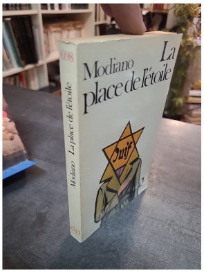 La Place de l'étoile par Patrick Modiano | Premier roman récompensé | Collection Blanche Gallimard