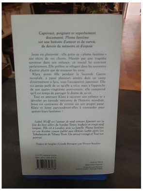 Plume fantôme - Isabel Wolff : récit captivant de survie et secrets