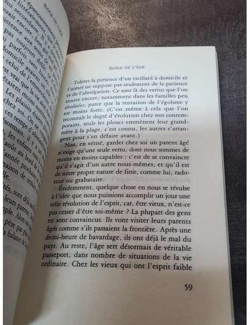 Eloge de l'âge - Dans un monde jeune et bronzé - Christian Combaz