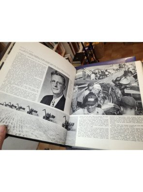 Les Deux Géants - Histoire de l'U.R.S.S. Tome V: De 1929 à nos jours (vendu en lot de 5 volumes)