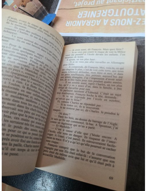 Les Printemps de ce monde Par Christian Signol