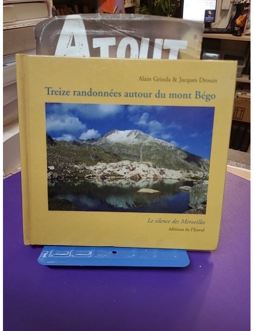 Treize randonnées autour du mont Bégo ou Le silence des Merveilles de Alain Grinda et Jacques Drouin