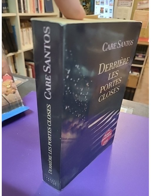 Derrière les portes closes