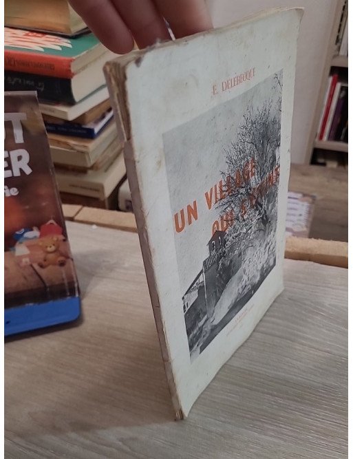 Un village qui s'éteint - La Roque-sur-Pernes - Édouard Delebecque, Jacques Boissier