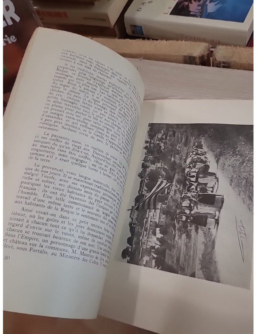 Un village qui s'éteint - La Roque-sur-Pernes - Édouard Delebecque, Jacques Boissier