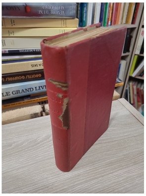 Essais. Traduits avec une introduction par Maurice Castelain