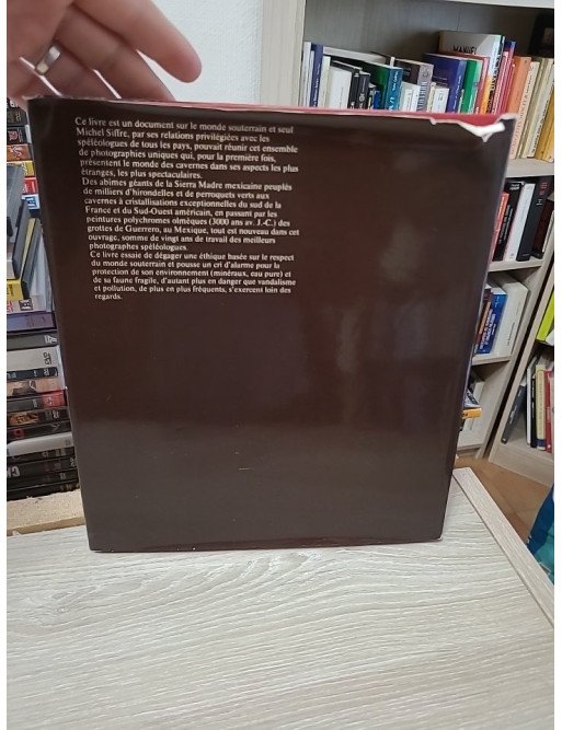 Grottes, gouffres et abîmes