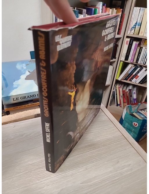 Grottes, gouffres et abîmes