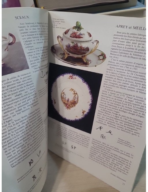 Antiquites Et Objets D'art N° 13 - Faiences Et Porcelaines France Espagne Portugal Collectif