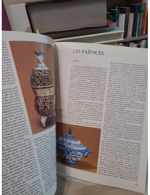 Antiquités et Objets d'art N° 18 : Faiences et Porcelaines