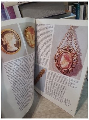 Antiquités et Objets d'art : Les Bijoux du Moyen-Âge à 1900