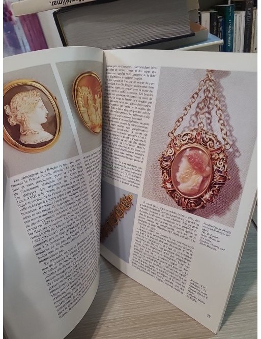 Antiquités et Objets d'art : Les Bijoux du Moyen-Âge à 1900