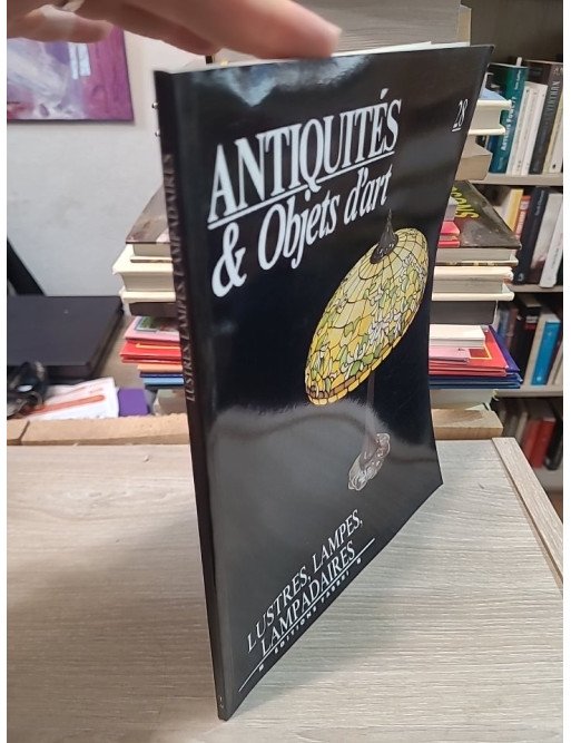 Antiquités & Objets d'art N°28 : Lustres, Lampes et Lampadaires - Silvia Evangelisti