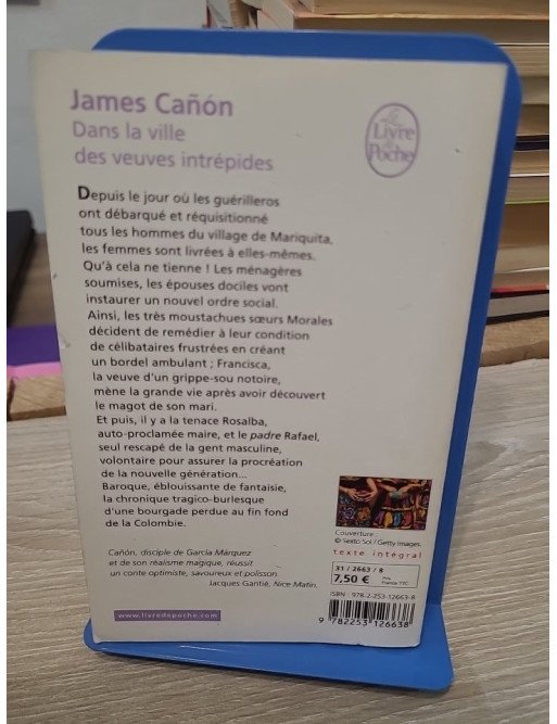 Dans la ville des veuves intrépides - James Cañón