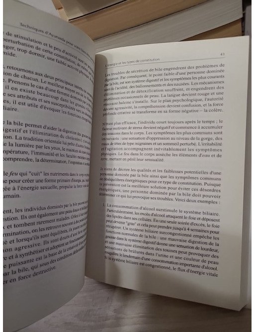 Techniques d'Ayurveda pour votre bien-être quotidien - Thérapie manuelle, hygiène de vie et yoga, épices et huiles essentielles