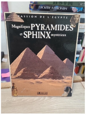 Magnifiques pyramides et sphinx mystérieux