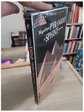 Magnifiques pyramides et sphinx mystérieux