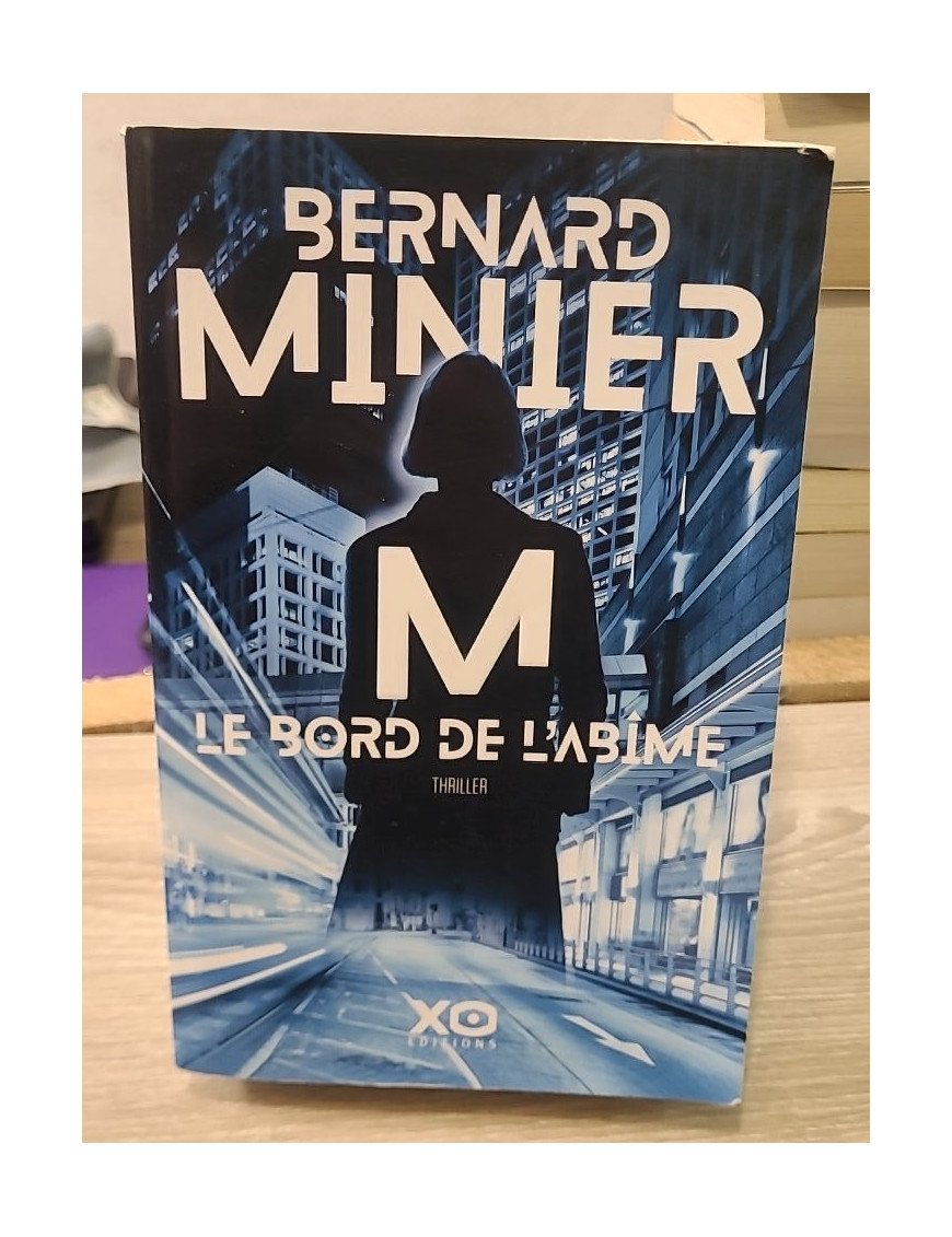 M, le bord de l'abîme - Thriller technologique à Hong Kong