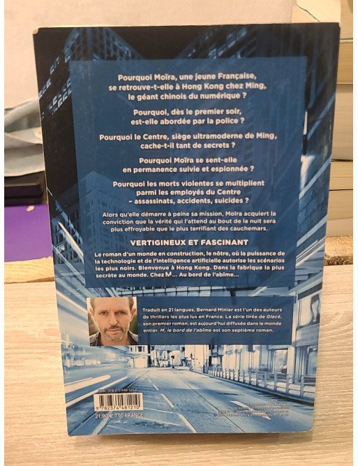 M, le bord de l'abîme - Thriller technologique à Hong Kong