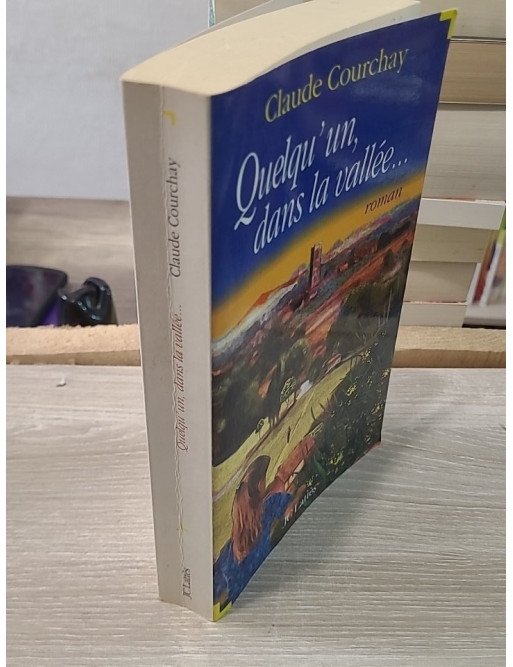 Quelqu'un dans la vallée - Roman de Claude Courchay
