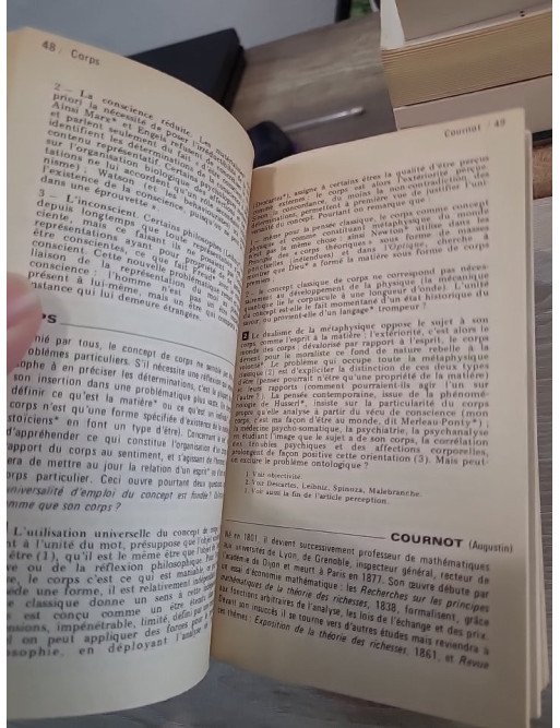 Dictionnaire des auteurs et des thèmes de la philosophie