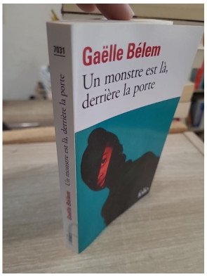 Un monstre est là, derrière la porte