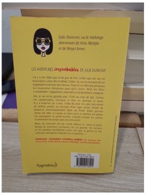 Les Aventures improbables de Julie Dumont - Roman policier et humour noir en province