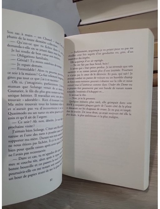 Les Aventures improbables de Julie Dumont - Roman policier et humour noir en province