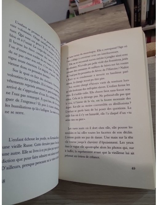 Une enfance à perpétuité – roman autobiographique sur la mémoire et l’identité