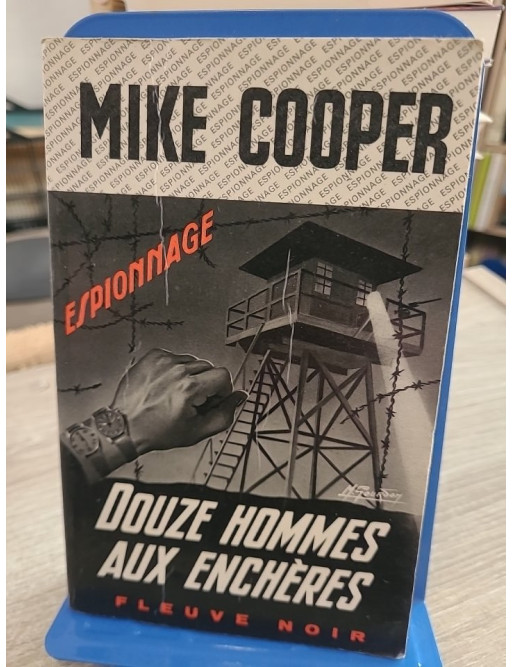 Douze hommes aux enchères - Un roman noir de suspense et de manipulation