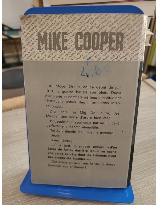 Douze hommes aux enchères - Un roman noir de suspense et de manipulation