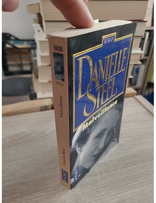 Malveillance - Un roman poignant entre secrets du passé et scandale