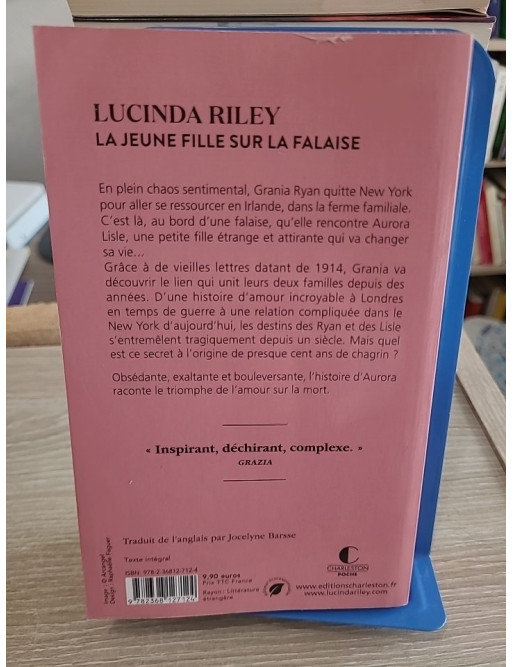 La jeune fille sur la falaise - Une saga familiale entre secrets et amour