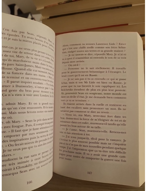 La jeune fille sur la falaise - Une saga familiale entre secrets et amour