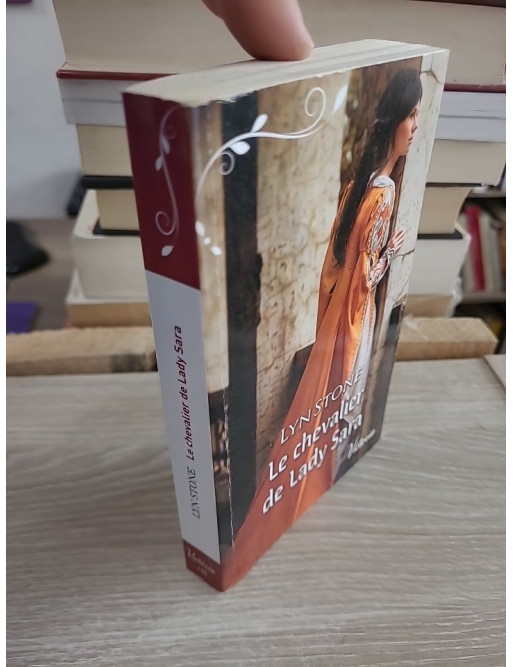 Le chevalier de Lady Sara - Lyn Stone - Romance historique médiévale entre mariage imposé et passion