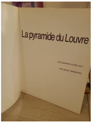 La pyramide du Louvre 1988 - Les Échos, photographies d'Alfred Wolf