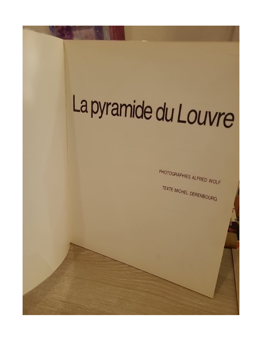 La pyramide du Louvre 1988 - Les Échos, photographies d'Alfred Wolf