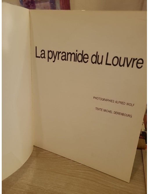 La pyramide du Louvre 1988 - Les Échos, photographies d'Alfred Wolf