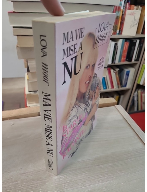 Ma vie mise à nu : La star du Crazy Horse raconte