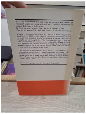 Les oiseaux se cachent pour mourir