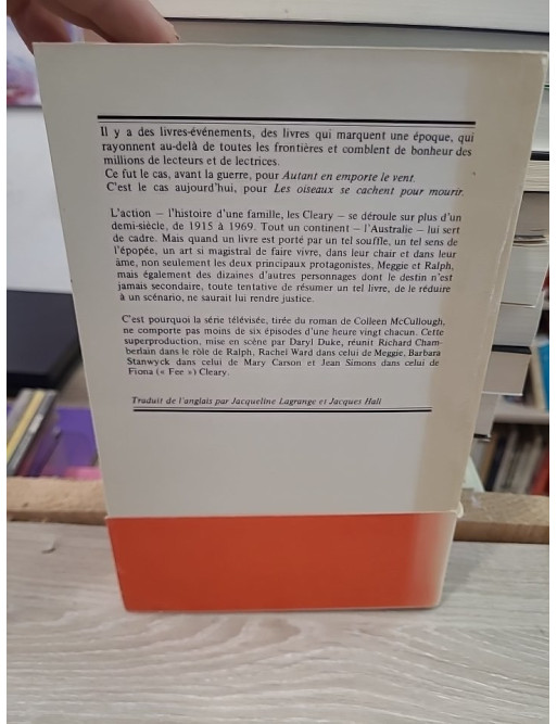 Les oiseaux se cachent pour mourir
