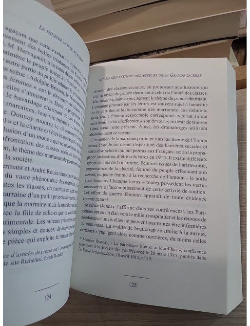 Le théâtre monte au front